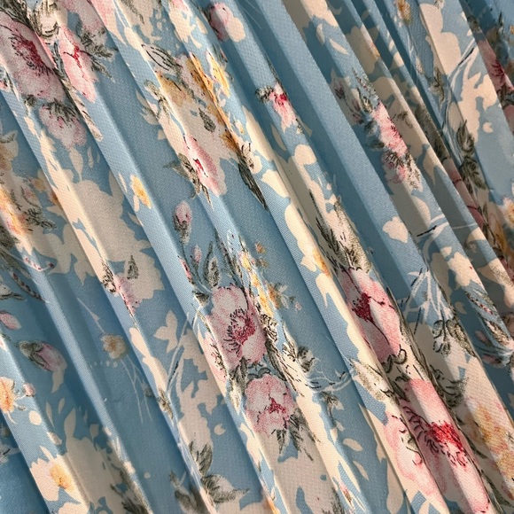 Blue Sol NWOT 🤩 Gorgeous! light blue pleated Maxi Skirt in Large - Picture 3 of 8